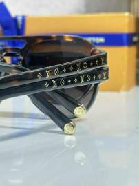 Picture of Louis Vuitton Sunglasses _SKUfw76440358fw